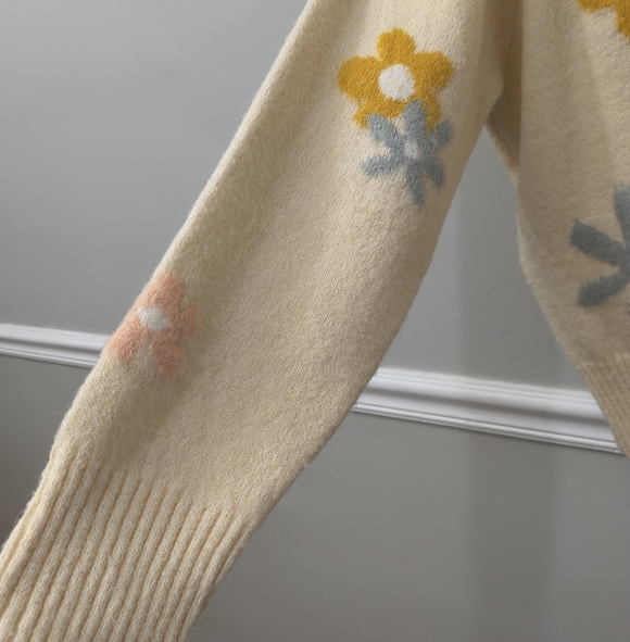 In Loom Long Sleeve Floral  Graphic Patterned Knit Beige/Cream Sweater Small - Picture 2 of 11
